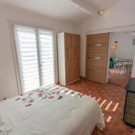 Joli Studio 36M2 Tout Confort Châteauneuf-de-Gadagne Buitenkant foto